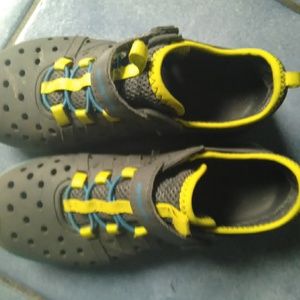 Boys stride right rubber shoes